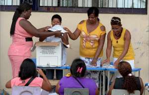 La jornada electoral en Muisne se llev&oacute; a cabo ayer con normalidad. El escrutinio oficial inici&oacute; a las 21:00. Foto: Marco Salgado / El Tel&eacute;grafo 