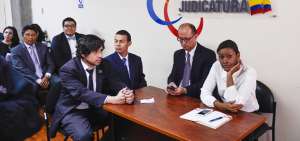 La fiscal Diana Salazar M&eacute;ndez (der.) dice que las pruebas en contra de los imputados son convincentes.