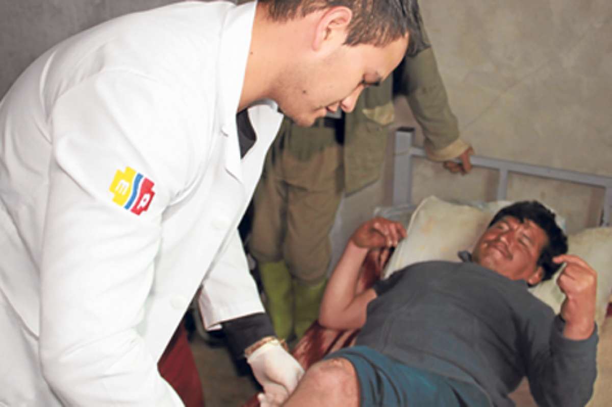 Un ejemplo de la atenci&oacute;n m&eacute;dica en salud son las visitas que recibe don Telmo, en el cant&oacute;n Quero, Tungurahua. Foto: Cortes&iacute;a del MSP