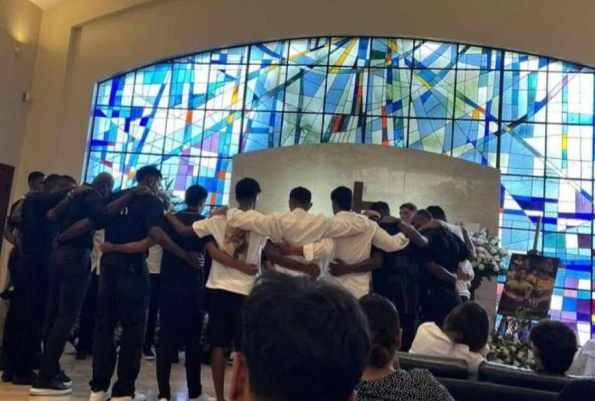 Los jugadores de Barcelona acudieron al velorio de Mario Pineida