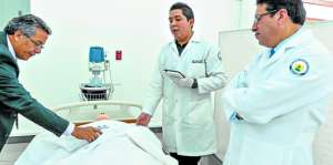 En la Universidad Central se prepara una cl&iacute;nica de simulaci&oacute;n, para que los futuros m&eacute;dicos practiquen. Foto: Miguel Jim&eacute;nez / El Tel&eacute;grafo
