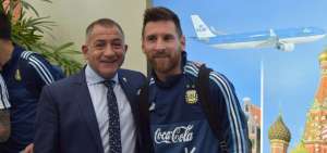 El pasado 9 de octubre, el embajador Juez fue el encargado de recibir a la selecci&oacute;n argentina de f&uacute;tbol que jug&oacute; el d&iacute;a despu&eacute;s en Quito. 