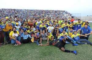 La plantilla mantense dio la vuelta ol&iacute;mpico en el estadio del descendido Deportivo Quevedo.