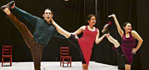 J&eacute;fferson Castro, Ariana Fuentes y Estefan&iacute;a Rodr&iacute;guez presentan su trabajo en Mu&eacute;gano Teatro. 