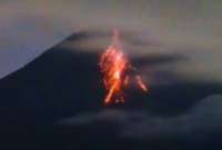 Volcán Merapi entró en erupción y dejó impresionantes imágenes