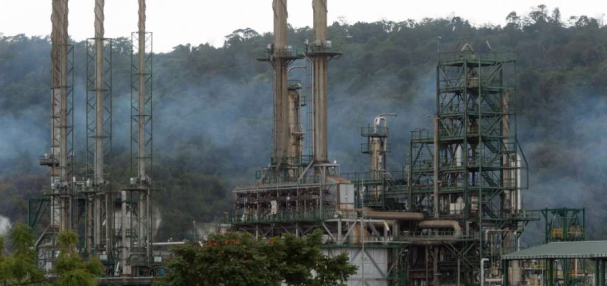 Recorrido por la refiner&iacute;a de Esmeraldas.El gobierno planea la construcci&oacute;n de una nueva refiner&iacute;a con aporte privado.