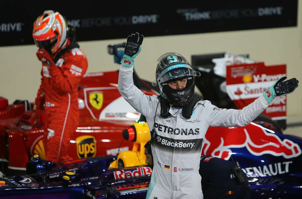 Nico Rosberg (c.) debe ganar la carrera y esperar que Hamilton quede por debajo del segundo lugar. Foto: AFP