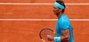Nadal gana el partido aplazado ante Bolelli y avanza a segunda ronda