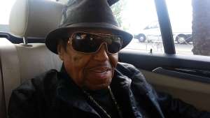 Padre de Michael Jackson es hospitalizado en Brasil por apoplej&iacute;a