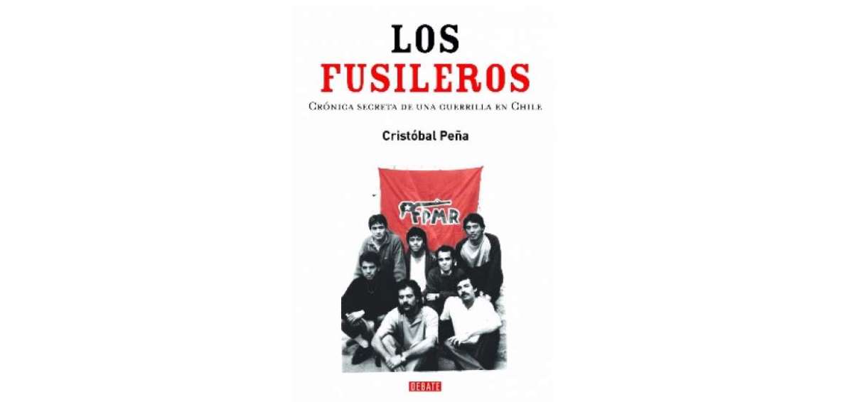 Portada de Los Fusileros,  reeditado luego de  10 a&ntilde;os de  su primera publicaci&oacute;n. 