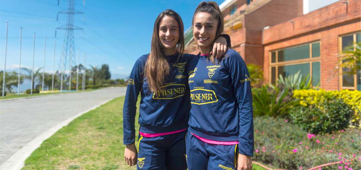 Las hermanas Alegr&iacute;a (i) y Fernanda V&aacute;sconez en la Casa de la Selecci&oacute;n, durante el primer microciclo del combinado nacional femenino absoluto.