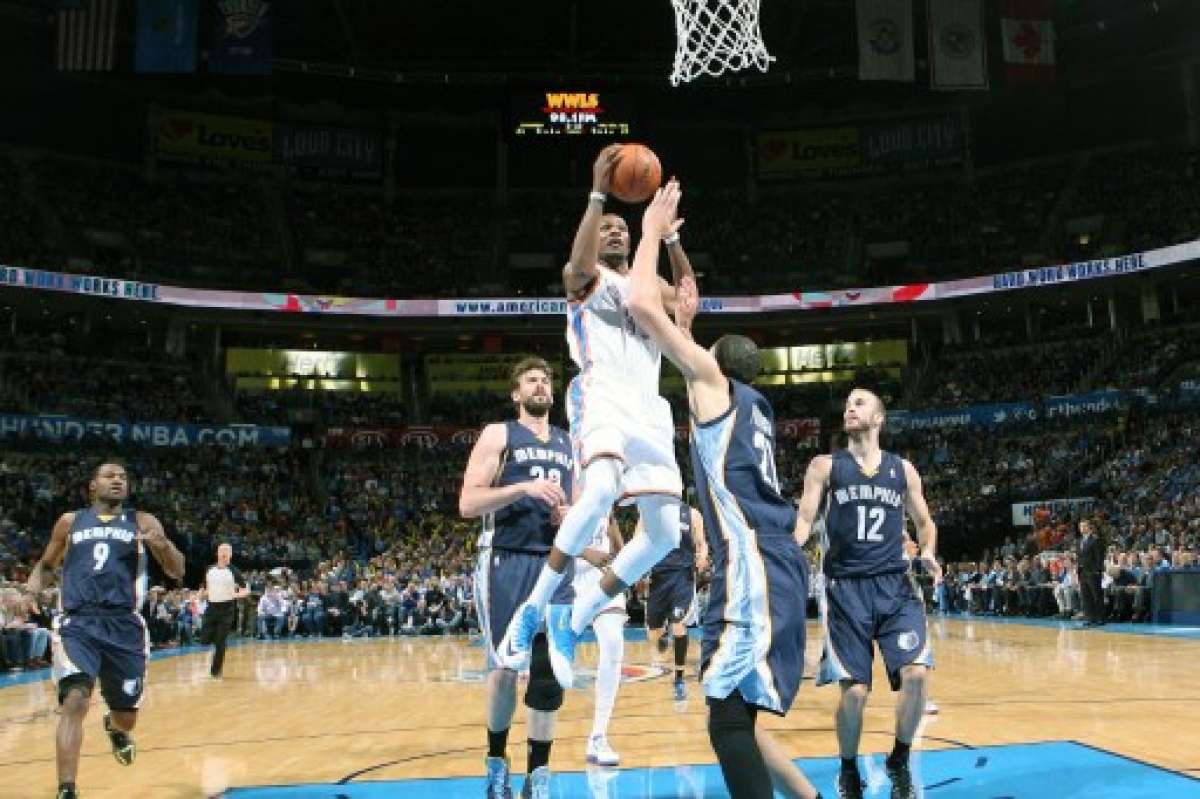 Kevin Durant se volvi&oacute; a lesionar tras perderse los primeros 17 juegos. Foto: AFP