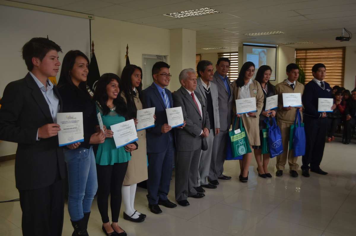 Los estudiantes con puntajes que van de 950 a 981 pertenecen a la octava promoci&oacute;n GAR 2015.