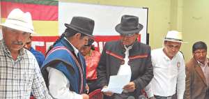 Los representantes de la organizaci&oacute;n Fenocin criticaron la protesta y reafirmaron su respaldo al gobierno por lo que ir&aacute;n a la Plaza Grande en Quito. Foto: Cortes&iacute;a.