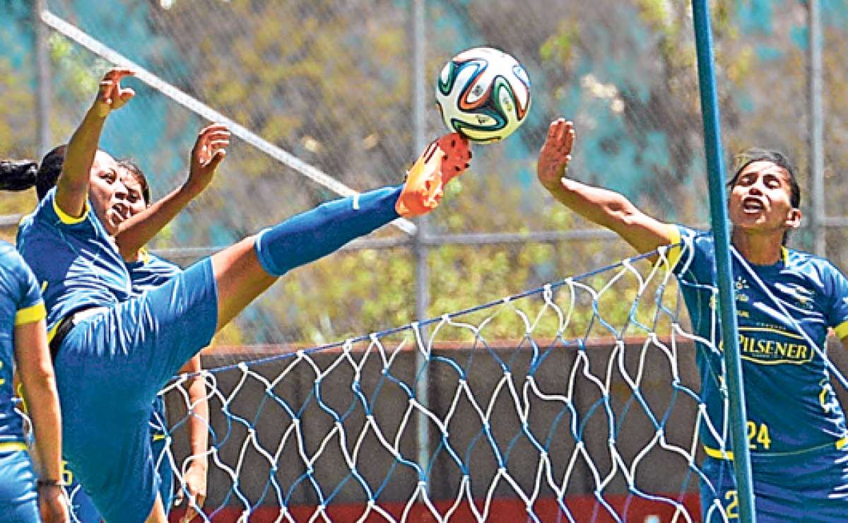 Las 22 seleccionadas se entrenaron y concentraron en la Casa de la Selecci&oacute;n, en Quito. En ese mismo lugar disputaron varios partidos de comprobaci&oacute;n. Foto: Archivo.