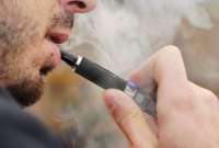 Investigadores de Harvard consideran que el consumo de cigarrillo electrónico amenaza a la salud del ser humano. 