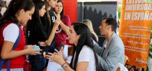 Los j&oacute;venes pudieron conocer la oferta acad&eacute;mica de centros de estudios superiores de Ecuador y del exterior.