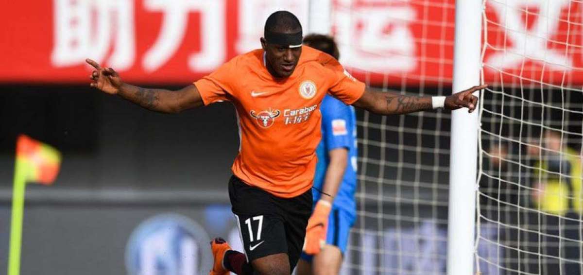 Jaime Ayov&iacute; destaca en la Liga China