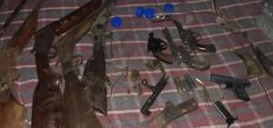 Entre el arsenal decomisado hab&iacute;an rev&oacute;lveres, escopetas y pistolas.