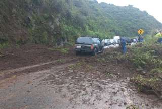 Cierre total de la vía Aloag - Santo Domingo por un deslave