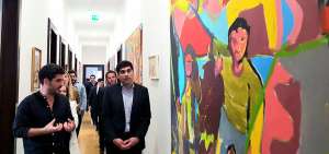 &rarr;Una de las reuniones del segundo mandatario (d) fue con representantes de la Fundaci&oacute;n Scholas Ocurrentes, donde promueven el arte en los j&oacute;venes.