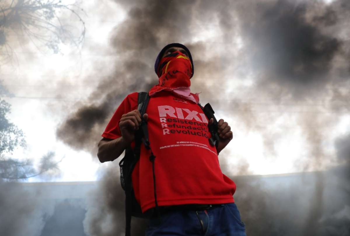 Seguidores del partido Libre se manifestaron en los alrededores del Infop, en Tegucigalpa.