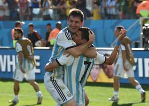 &Aacute;ngel Di Mar&iacute;a decret&oacute; el tanto con el que Argentina avanza a cuartos de final. Foto: AFP