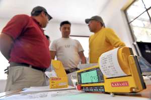 Cuenca es la &uacute;nica ciudad donde a&uacute;n no se utilizan los dispositivos, en  el resto de cantones de Azuay ya se realizan los controles. Foto: Jos&eacute; Luis Llivisaca/ El Tel&eacute;grafo