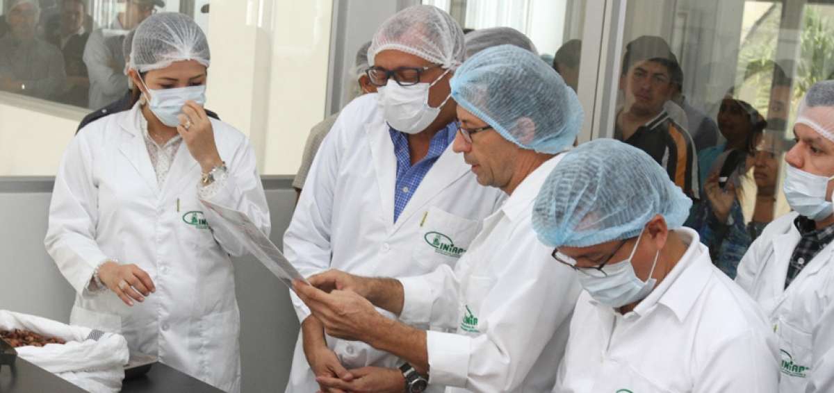 La ministra de Agricultura, Vanessa Cordero, y el vicepresidente Jorge Glas asistieron a la inauguraci&oacute;n.