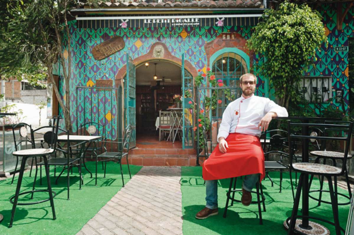 el chef del restaurante Le Petit Pigalle. Su local tiene un ambiente familiar.