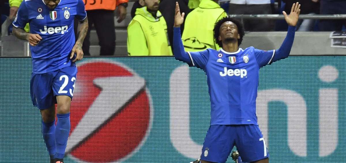 Una maravilla de Cuadrado da el triunfo a la Juventus en Lyon