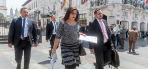 La directora del Servicio de Rentas Internas, Marisol Andrade, lleg&oacute; a la convocatoria del Ejecutivo para tratar las reformas econ&oacute;micas.