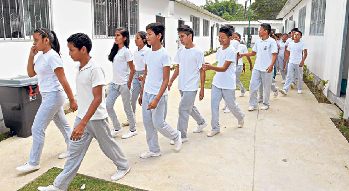 El plantel funciona en 2 jornadas en Tenguel. Desde el pr&oacute;ximo a&ntilde;o ofertar&aacute; la educaci&oacute;n en primer a&ntilde;o de bachillerato y aumentar&aacute; de manera gradual. Foto: William Orellana/El Tel&eacute;grafo
