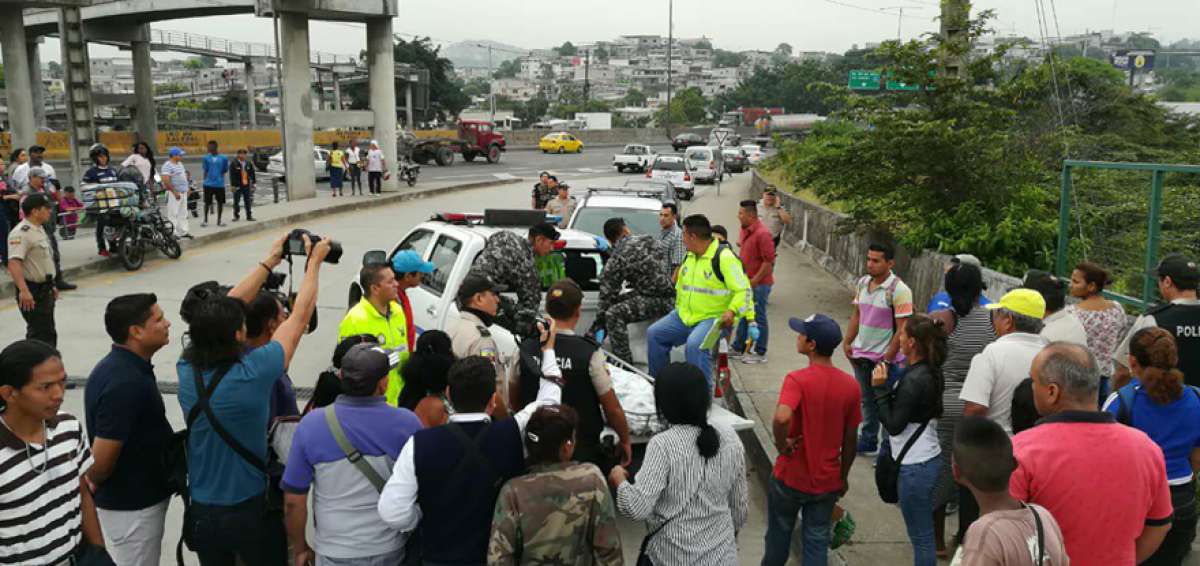 El hecho se registr&oacute; a las 06:00 de ayer en el viaducto que conecta la v&iacute;a Perimetral con la Av. Chucho Ben&iacute;tez (ingreso a Socio Vivienda).