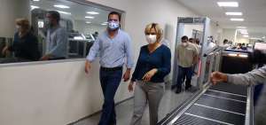 La alcaldesa Cynthia Viteri visit&oacute; la ma&ntilde;ana de ayer las instalaciones de la terminal a&eacute;rea para constatar las medidas sanitarias implementadas para minimizar los riesgos de contagios.