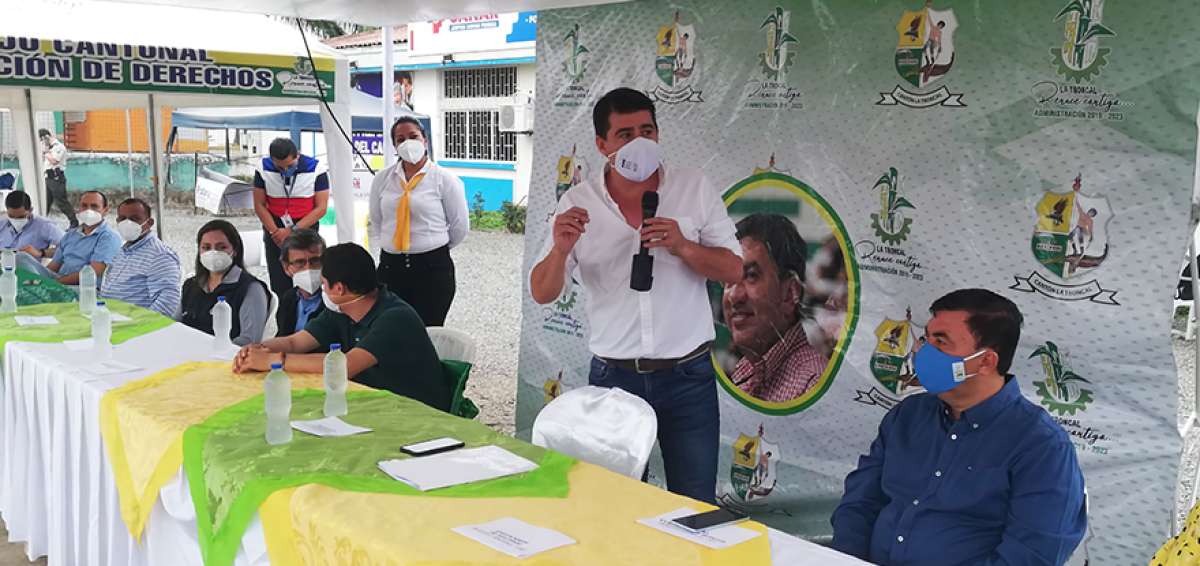 Lazo dialog&oacute; con otras autoridades para incentivar la agricultura.