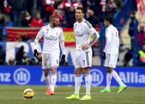Cristiano Ronaldo (c.) atribuy&oacute; la derrota al cansancio y falta de actitud del equipo. Foto: AFP
