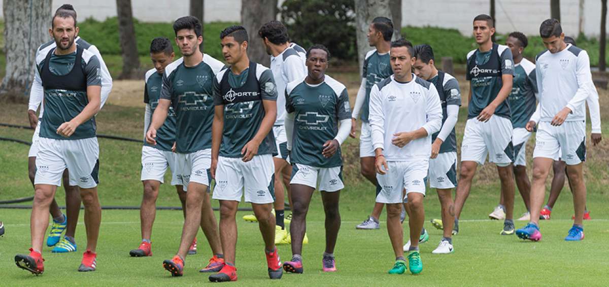 Los jugadores de Liga de Quito durante un entrenamiento previo al partido en el complejo de Pomasqui, al norte de Quito. 