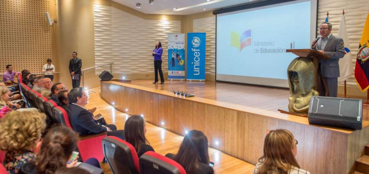 El ministro Augusto Espinosa indic&oacute; que Ecuador se ubica en el nivel medio despu&eacute;s de que estuvo entre los 3 peores sistemas educativos en 2006.