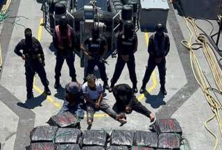 Las tres personas habían sido capturadas en una &quot;narcolancha&quot; con 1,6 toneladas de droga. 