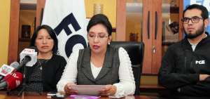 La Fiscal General (e) Ruth Palacios dio una rueda de prensa para referirse a los hechos de la muerte de Diana Carolina R. en Ibarra.