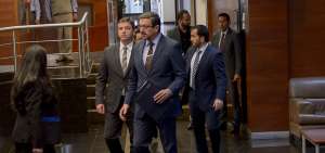 El procurador &Iacute;&ntilde;igo Salvador sale de la reuni&oacute;n junto al representante de Odebrecht, F&eacute;lix Martins, con quien trat&oacute; el monto de la reparaci&oacute;n.
