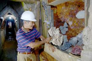 Magner Turner desarrolla las labores de arqueolog&iacute;a que demanda el proyecto.