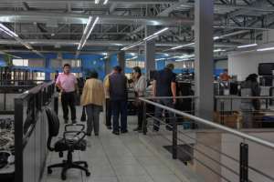 En el primer d&iacute;a de subasta de los bienes de diario Hoy, en Quito, se recaudaron $ 3.000. Foto: Miguel Jim&eacute;nez / El Tel&eacute;grafo.