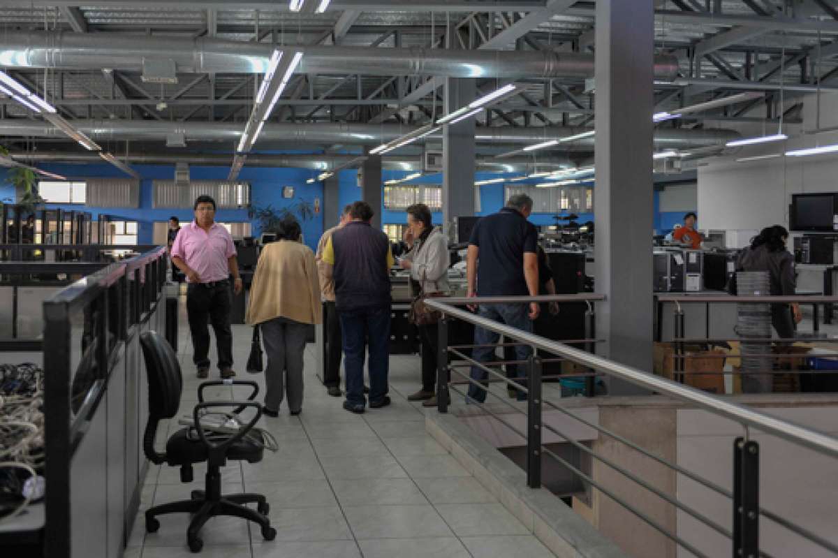 En el primer d&iacute;a de subasta de los bienes de diario Hoy, en Quito, se recaudaron $ 3.000. Foto: Miguel Jim&eacute;nez / El Tel&eacute;grafo.