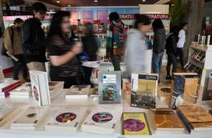 En la Feria del Libro se exhiben m&aacute;s de 100.000 libros. Fotos: Marco Salgado/ EL TEL&Eacute;GRAFO. 
