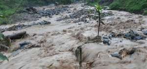 Bucay sufre emergencia sanitaria tras crecida del r&iacute;o Lim&oacute;n