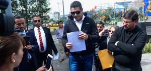 Fernando Balda acudi&oacute; la ma&ntilde;ana de ayer a la Fiscal&iacute;a General, en Quito, para presentar la nueva denuncia contra el exmandatario.