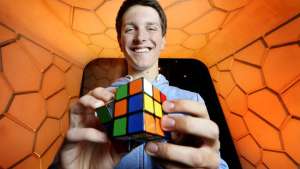 Zemdegs revalid&oacute; su t&iacute;tulo mundial al resolver cubo de Rubik en 5,695 segundos (video)