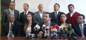 Partidos opositores piden la salida del vicepresidente Jorge Glas